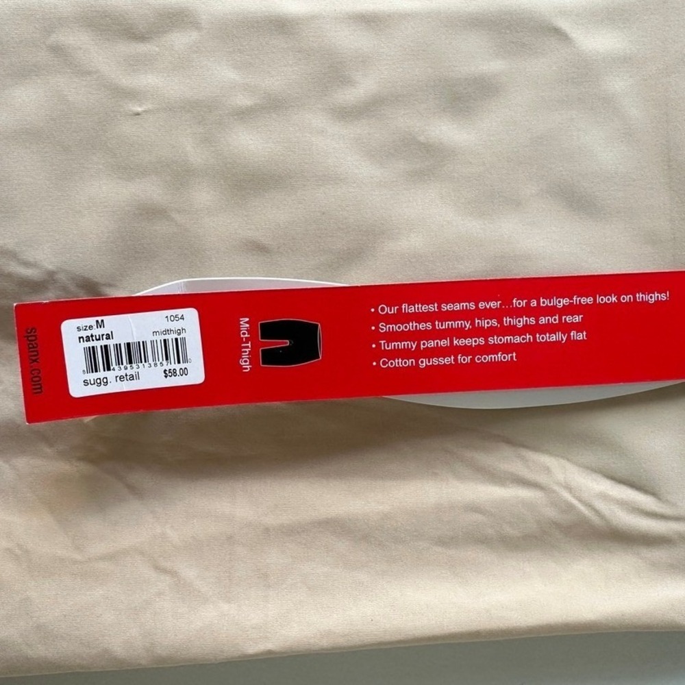 SPANX Mid Thigh Seamless Shapewear Shorts Sz M Smoothes Tummy Hip Thigh Rear NWT - Picture 3 of 9